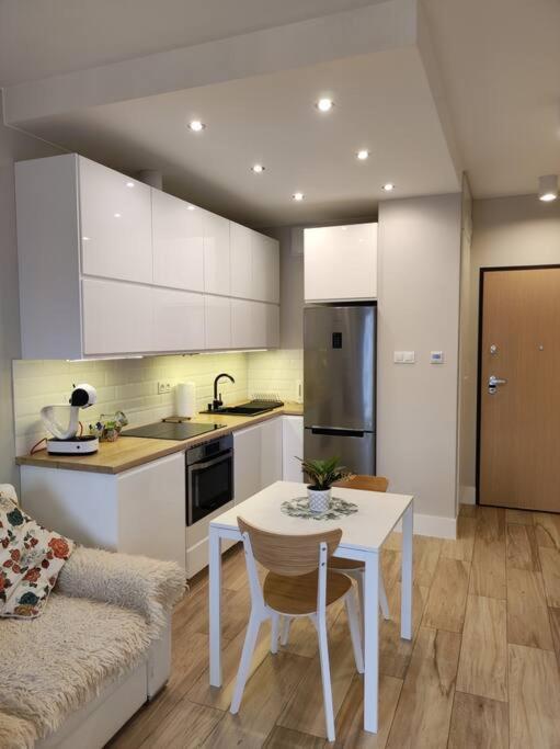 Sweet Apartment Vis-A-Vis Medicover And Paley Institute Varşovia Exterior foto